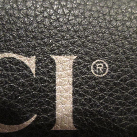 new GUCCI LOGO Black women's  LEATHER Zip Around Wallet w/ plenty of compartment - Picture 5 of 15